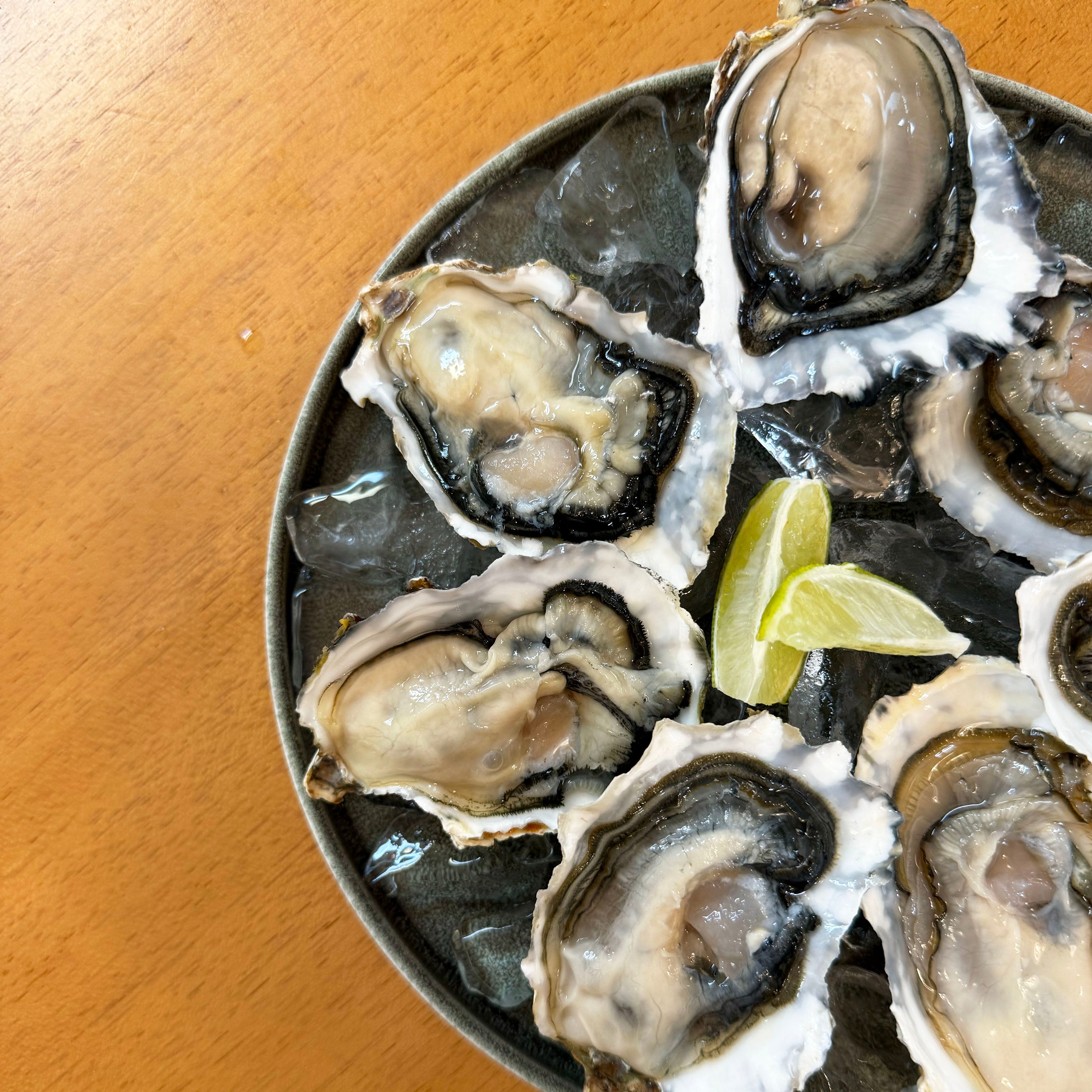 【二年牡蠣】一粒流氷しずく 殻付きプレミアム生牡蠣